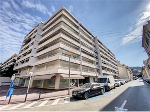 appartement à la location -   06400  CANNES, surface 65 m2 location appartement - APR747230
